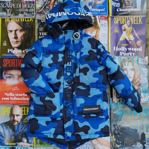 piumino blu mimetico con cappuccio, marca Freedomday