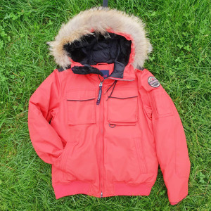 Giaccone rosso con cappuccio di pelo di Museum in vendita a Unionmoda OUtlet